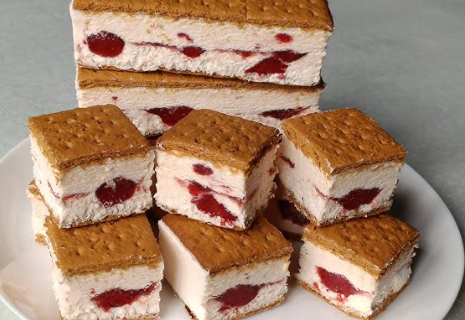 Strawberry Oreo Graham Bar